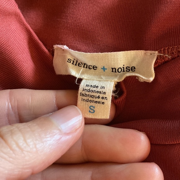 Red high neck tank - Picture 2 of 3